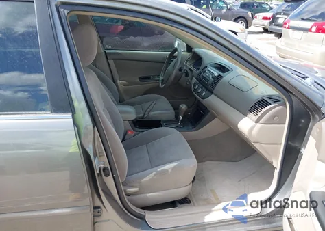 2005 Toyota Camry Le z USA, uszkodzony, nr VIN 4T1BE32K65U611236